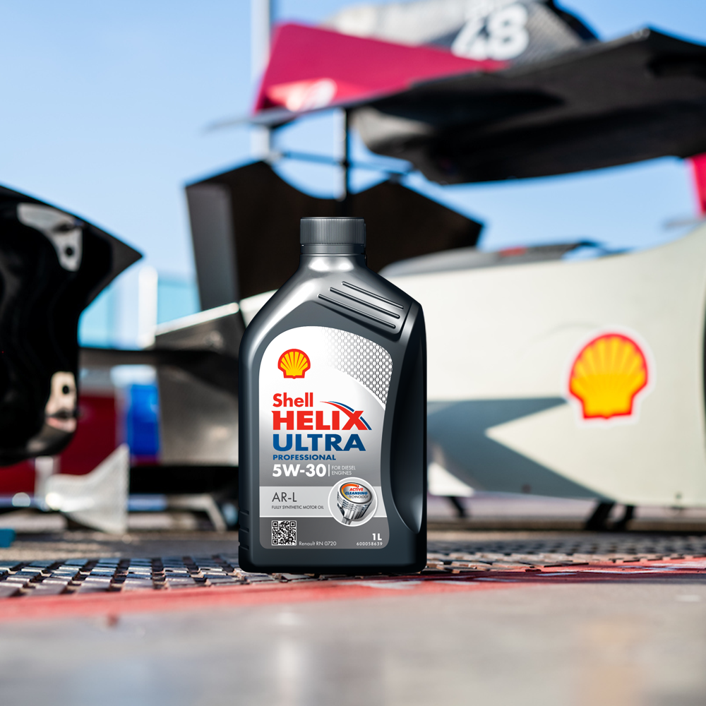 Моторна олива Shell Helix Ultra Professional AR-L 5W-30, 1 л — каністра, вигляд спереду